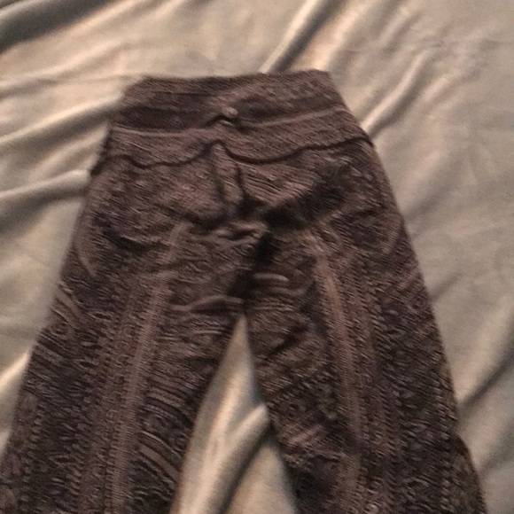 Lululemon black and white leggings - Picture 5 of 5